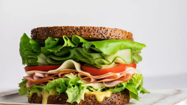 Menu Sandwich dan Salad Vegan di Restoran Cepat Saji Tidak Lebih Menyehatkan - GenPI.co