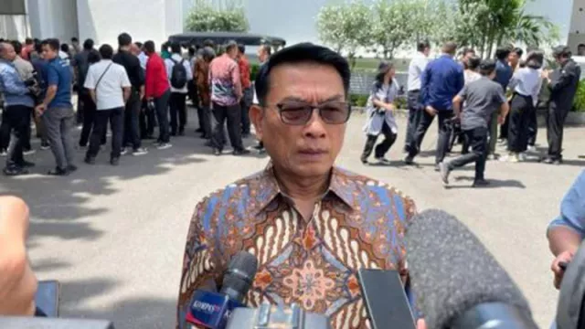 Spanduk Prabowo dan Gibran saat Pembagian Bansos, Moeldoko: Bisa Saja Itu Sukarelawan - GenPI.co