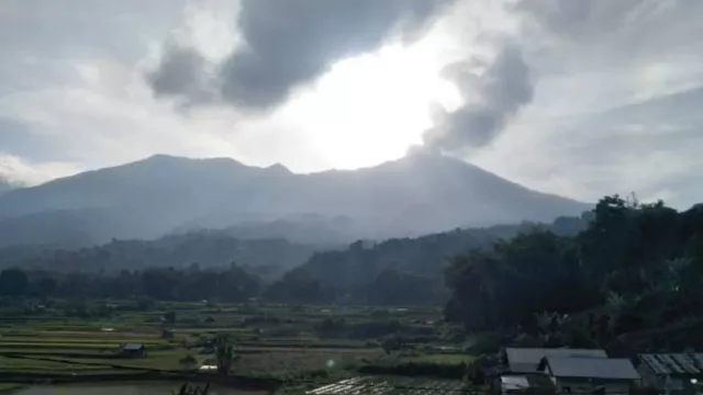 126 Warga Tinggal di Zona Bahaya Erupsi Gunung Marapi, BPBD Sebut Evakuasi Tidak Mudah - GenPI.co