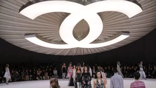 3 Hal Paling Mengagumkan yang Ditampilkan Rumah Mode Chanel dalam Spring Couture Show - GenPI.co