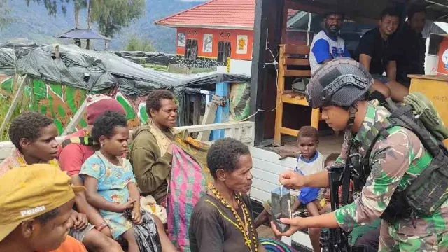 500 Orang Mengungsi ke Pos TNI, Ketakutan KKB Kembali Berulah di Intan Jaya - GenPI.co