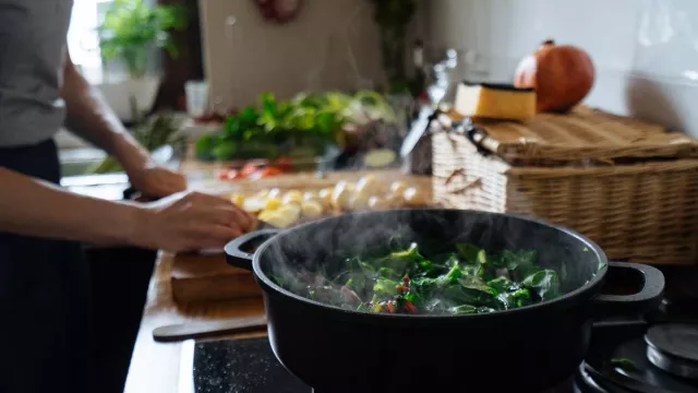 4 Cara Memasak Sayuran Paling Sehat Tanpa Khawatir Kehilangan Nutrisinya - GenPI.co