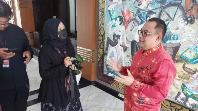 Soal Kritik dari Mahfud MD, Ari Dwipayana: Presiden Jokowi Fokus Kerja - GenPI.co