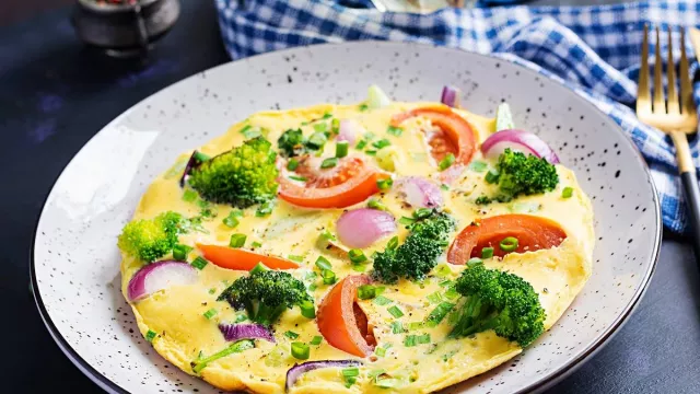 Resep Telur Dadar Paprika Brokoli, Sarapan Lezat Penuh Nutrisi dan Serat - GenPI.co