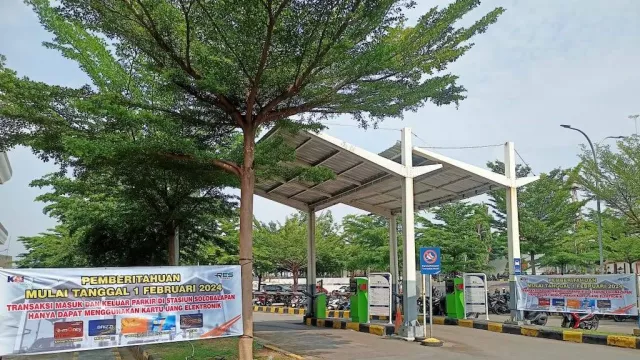 Makin Mudah! Mulai 1 Februari 2024, Bayar Parkir di Stasiun Solo Balapan Pakai Kartu Uang Eletronik - GenPI.co