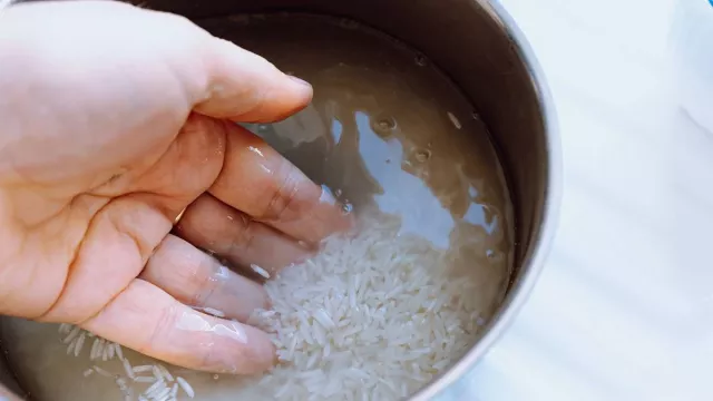 3 Cara Mudah Memanfaatkan Air Beras untuk Menambah Cita Rasa pada Masakan - GenPI.co
