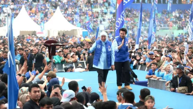 Khofifah Isyaratkan Gandeng Emil Dardak Lagi di Pilkada Jawa Timur: Mohon Doa Restu - GenPI.co