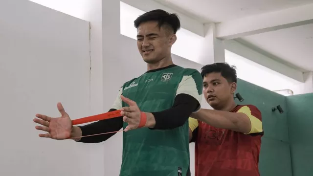 Kabar Baik! Pulih dari Cedera, Kiper Persebaya Ernando Sudah Jalani Latihan - GenPI.co