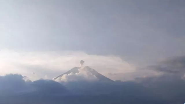 Tetap Waspada! Gunung Semeru Erupsi, Letusan Setinggi 700 Meter - GenPI.co