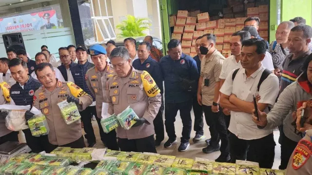 Polda Jawa Tengah Gagalkan Peredaran 52 Kg Sabu-Sabu dan 35.000 Pil Ekstasi - GenPI.co