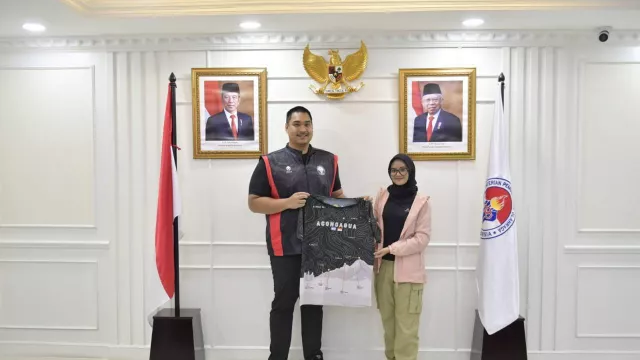 Menpora Support Khansa Syahlaa Kibarkan Merah Putih di Puncak Gunung Aconcagua Amerika Selatan - GenPI.co