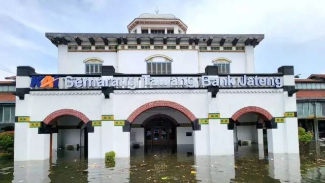 Banjir di Semarang, 4 Perjalanan KA Relasi Stasiun Solo Balapan Batal - GenPI.co