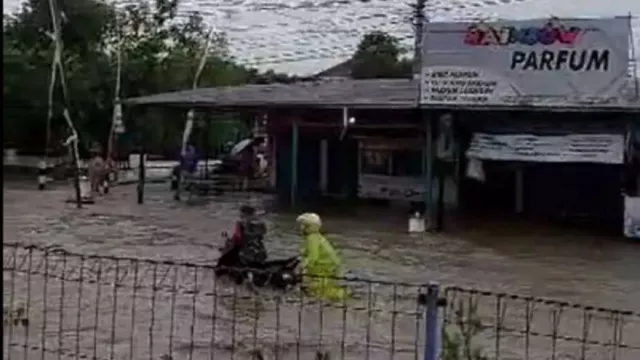 Grobogan Dikepung Banjir, Akses Kudus - Purwodadi Lumpuh - GenPI.co