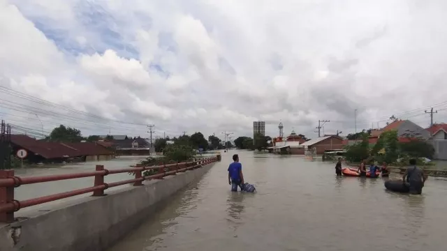 Penyedotan Air Banjir di Kudus dan Demak Ditarget Rampung 3 Hari - GenPI.co