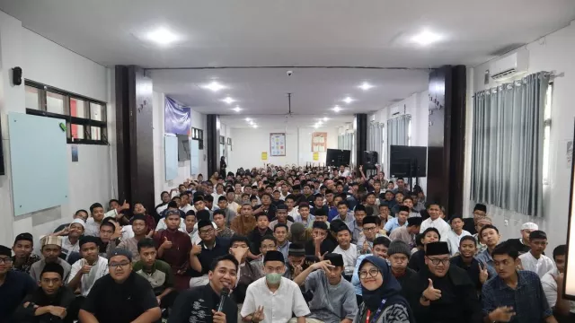 Siswa SMK Telkom Makassar Ikuti Pelatihan Awareness Literasi Digital - GenPI.co