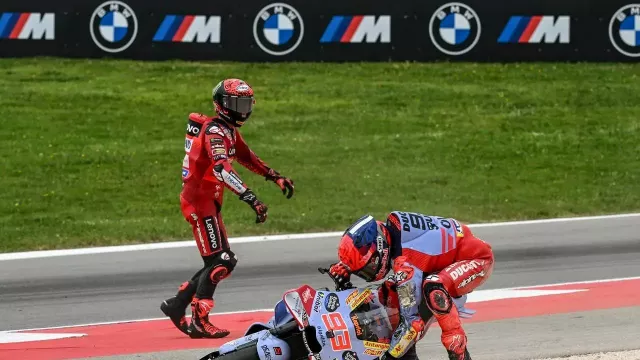 MotoGP Portugal: Ditabrak Marc Marquez, Francesco Bagnaia Marah - GenPI.co