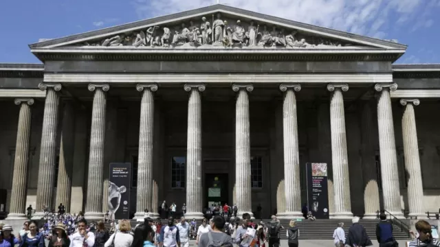 British Museum Gugat Mantan Kurator Gegara Curi Ratusan Artefak - GenPI.co