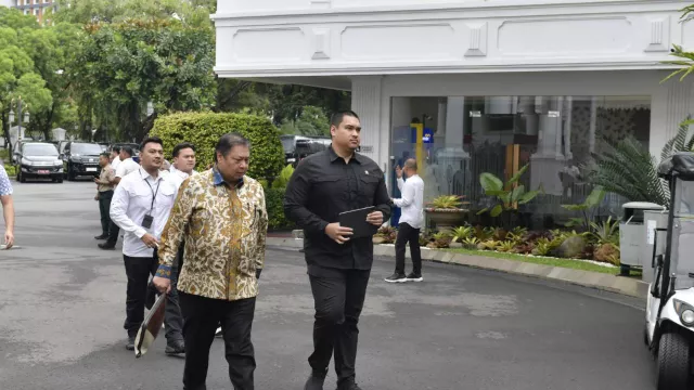 Menpora Dito Hadiri Sidang Kabinet Paripurna - GenPI.co Menpora Dito Hadiri Sidang Kabinet Paripurna - GenPI.co