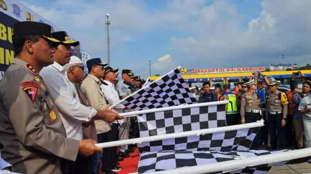 Sistem One Way Berlaku di Tol Trans Jawa dari Gerbang Tol Kalikangkung ke Jakarta - GenPI.co