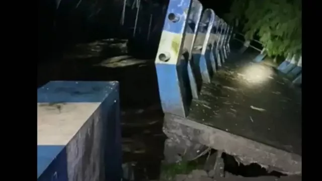 Banjir Lahar Dingin Gunung Semeru Bikin Sejumlah Jembatan Putus - GenPI.co
