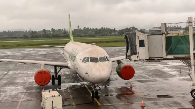 Abu Vulkanik Gunung Ruang Masih Ada, Bandara Sam Ratulangi Ditutup hingga Sabtu Sore - GenPI.co