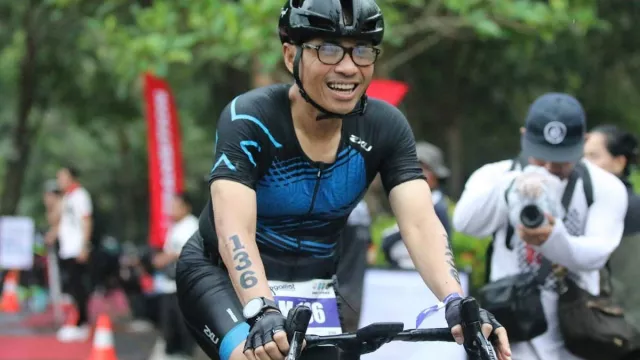 Dukung Sport Tourism, Dirut PosIND Ikut Ramaikan Event Sungailiat Triathlon 2024 - GenPI.co