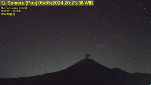 Gunung Semeru Erupsi, Keluarkan Abu Vulkanik Setinggi 1.000 Meter - GenPI.co