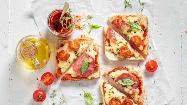 Resep Roti Bakar Pizza, Mudah Dibuat dan Mengenyangkan - GenPI.co