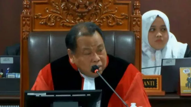 Hakim MK Ingatkan KPU RI Perbaiki Sirekap Sebelum Pilkada 2024 - GenPI.co Hakim MK Ingatkan KPU RI Perbaiki Sirekap Sebelum Pilkada 2024 - GenPI.co