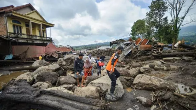 Korban Meninggal Banjir Lahar Dingin Gunung Marapi Jadi 67 Orang - GenPI.co