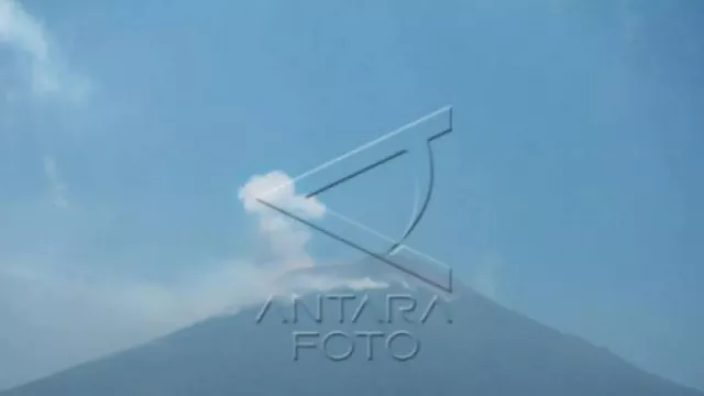 Jarak Bahaya Gunung Slamet Diperluas, Jumlah Wisatawan Tetap Tinggi - GenPI.co