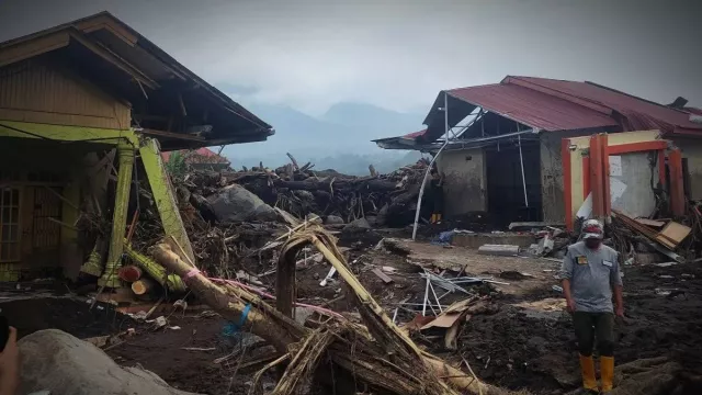Pemerintah Bangun 335 Unit Rumah Tahan Bencana untuk Korban Banjir Lahar Dingin Gunung Marapi - GenPI.co Pemerintah Bangun 335 Unit Rumah Tahan Bencana untuk Korban Banjir Lahar Dingin Gunung Marapi - GenPI.co