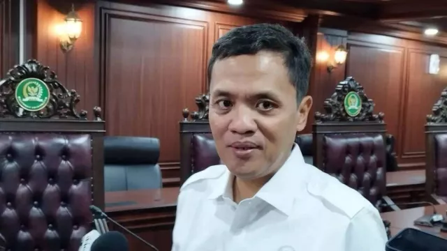 Firli Bahuri Main Bulu Tangkis, Habiburokhman: Saya Sih Nggak Ada Masalah - GenPI.co