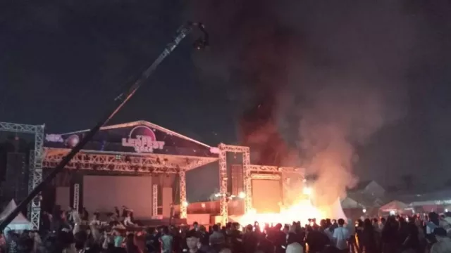 Konser Tangerang Lentera Festival 2024 Ricuh, Panitia Diburu Polisi - GenPI.co