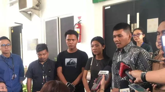 Keluarga dari Wartawan Tewas di Medan Laporkan Prajurit TNI ke Puspomad - GenPI.co Keluarga dari Wartawan Tewas di Medan Laporkan Prajurit TNI ke Puspomad - GenPI.co