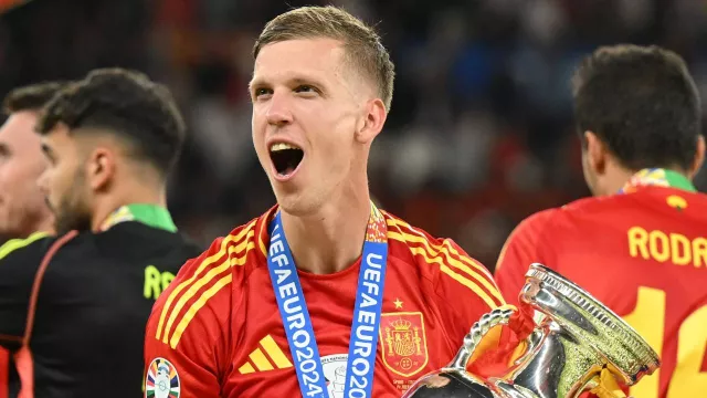 Tanda-tanda Dani Olmo Kian Dekat ke Manchester United - GenPI.co