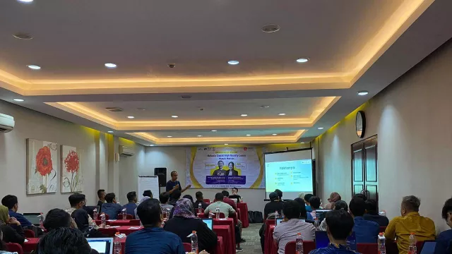 Dongkrak Pemasaran Digital, Puluhan Pelaku Usaha di Solo Dilatih Jadi Ahli Meta Ads - GenPI.co Dongkrak Pemasaran Digital, Puluhan Pelaku Usaha di Solo Dilatih Jadi Ahli Meta Ads - GenPI.co