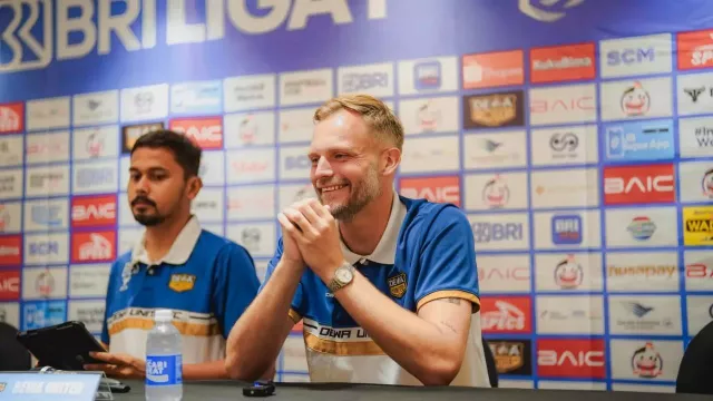 Lawan Juara Bertahan Persib Bandung, Ini Persiapan Dewa United - GenPI.co Lawan Juara Bertahan Persib Bandung, Ini Persiapan Dewa United - GenPI.co