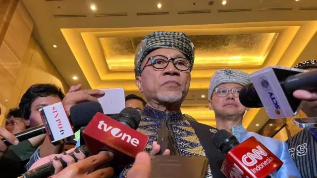 Jokowi Berkelakar Menteri PAN Perlu Ditambah, Zulhas: Hak Prerogatif Presiden - GenPI.co Jokowi Berkelakar Menteri PAN Perlu Ditambah, Zulhas: Hak Prerogatif Presiden - GenPI.co