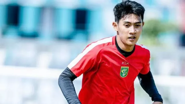Malik Risaldi Jalani Latihan Pascacedera, Persebaya Surabaya Senang - GenPI.co Malik Risaldi Jalani Latihan Pascacedera, Persebaya Surabaya Senang - GenPI.co