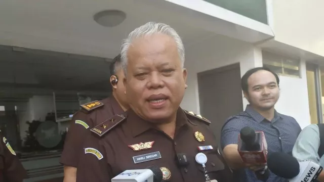 Toni Tamsil Terdakwa Kasus Korupsi Timah Divonis 3 Tahun Penjara, Kejagung: JPU Pikir-pikir - GenPI.co Toni Tamsil Terdakwa Kasus Korupsi Timah Divonis 3 Tahun Penjara, Kejagung: JPU Pikir-pikir - GenPI.co