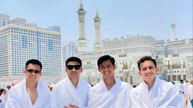 Jelang Laga Kontra Arab Saudi, 14 Penggawa Timnas Indonesia Sempatkan Umrah - GenPI.co Jelang Laga Kontra Arab Saudi, 14 Penggawa Timnas Indonesia Sempatkan Umrah - GenPI.co