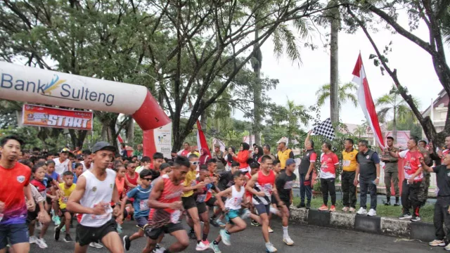 Kejuaraan Tarkam di Parigi Moutong ditutup dengan acara Fun Run 5K - GenPI.co Kejuaraan Tarkam di Parigi Moutong ditutup dengan acara Fun Run 5K - GenPI.co