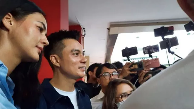 Baim Wong Lega Serahkan 40 Bukti saat Sidang Cerai - GenPI.co