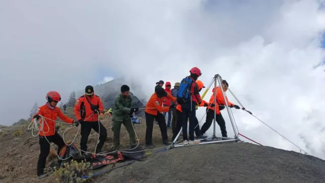 Jatuh ke Jurang, Pendaki Asal Jakarta yang Hilang di Gunung Rinjani Ditemukan Meninggal - GenPI.co