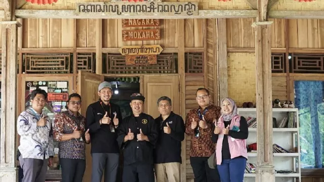 PLN Bantu Sambung Listrik Gratis untuk Masyarakat Adat di Sukabumi pada HLN ke-79 - GenPI.co
