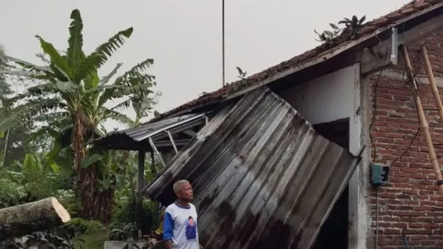  Masyarakat Jateng Diminta Waspada Cuaca Ekstrem pada 21-23 November 2024 - GenPI.co