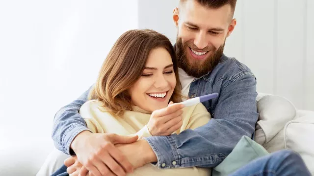 Cara Menarik bagi Pasangan untuk Mengumumkan Kehamilan - GenPI.co Cara Menarik bagi Pasangan untuk Mengumumkan Kehamilan - GenPI.co
