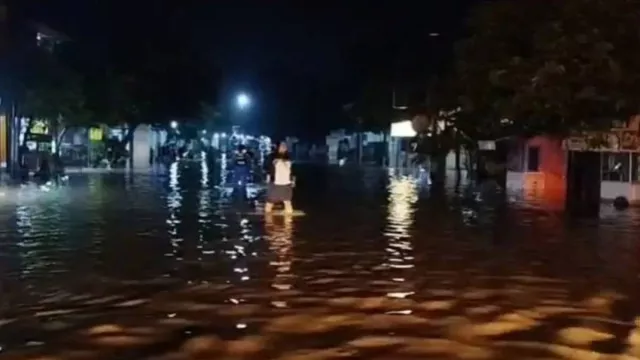 Banjir Parah Landa Jenangan Ponorogo, Akses Antarkecamatan Lumpuh Total - GenPI.co