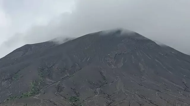 Tetap Waspada! Gunung Ruang Alami 31 Kali Gempa Vulkanik - GenPI.co